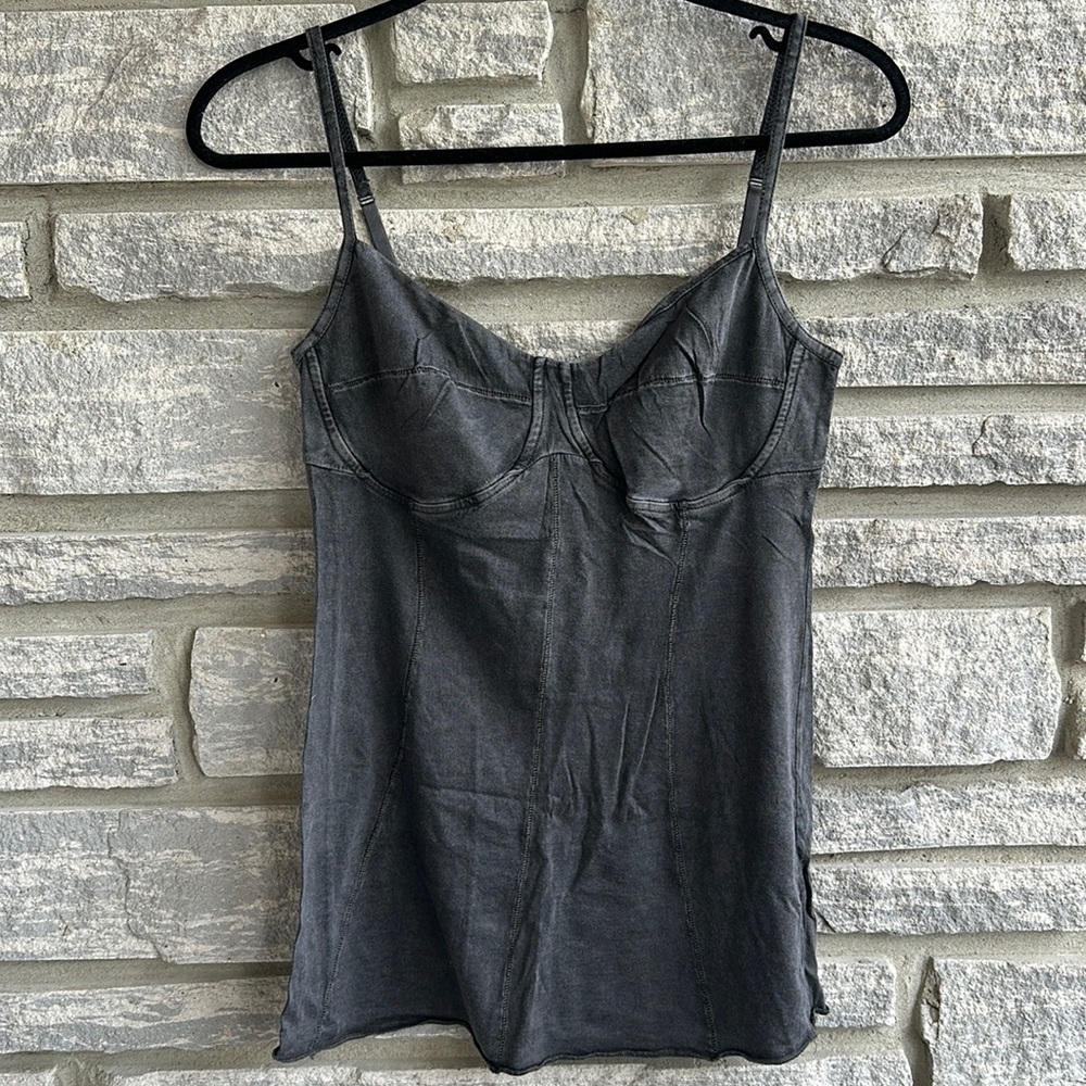 Wilfred Adjustable Strap Stretchy Top